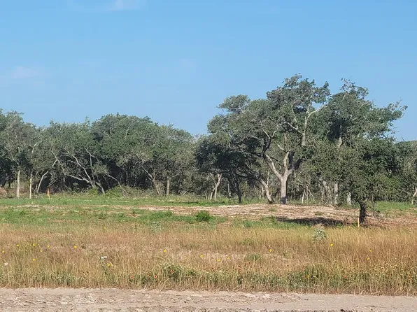 1212 S Terry St, Rockport, TX 78382