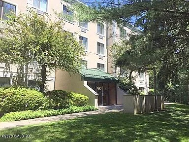 1535 E Putnam Ave #408 — Photo 2