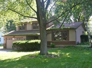 1204 Carol Crest Dr, Dundee, IL 60118