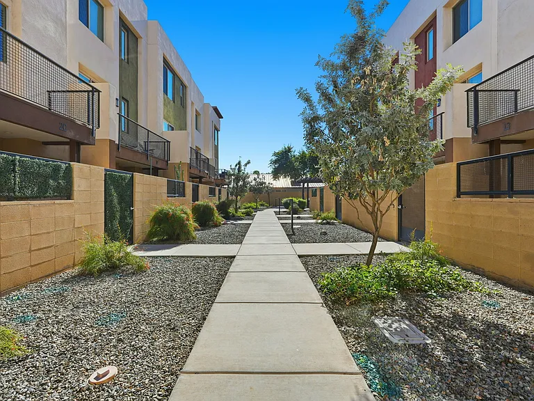 820 N 8th Ave #17 — Photo 38