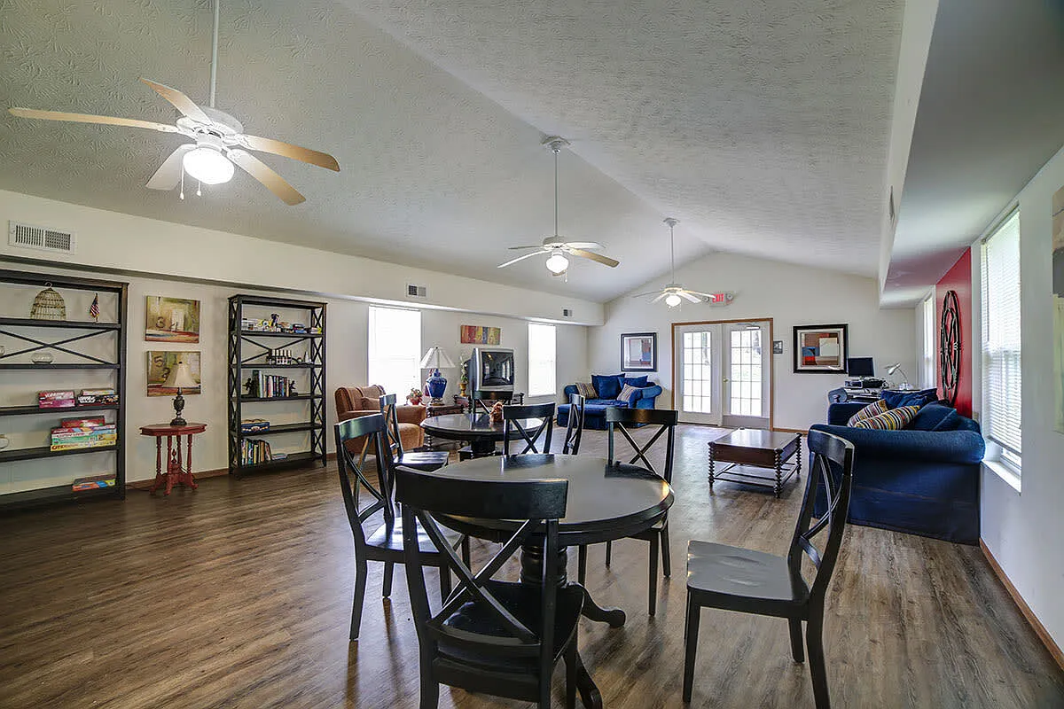 Madison Grove — Photo 4