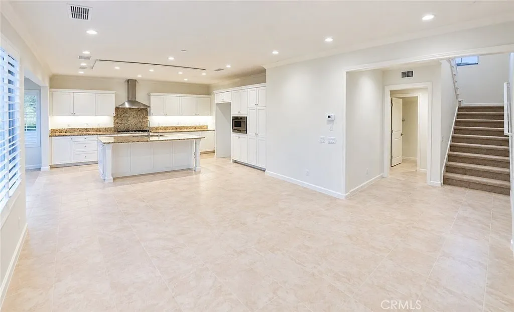 3 bed, 2.5 bath, 1895 sqft, $5,100 — Photo 4