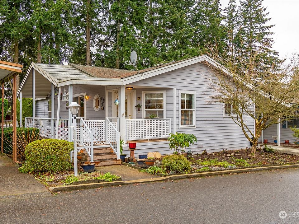 1990 1512 SQ FT 2/3BD 2 full bathrooms  Custom built feels like stick built home.>