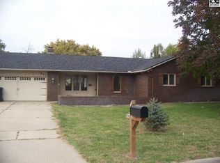 802 Lochinvar Ln, Hutchinson, KS 67502