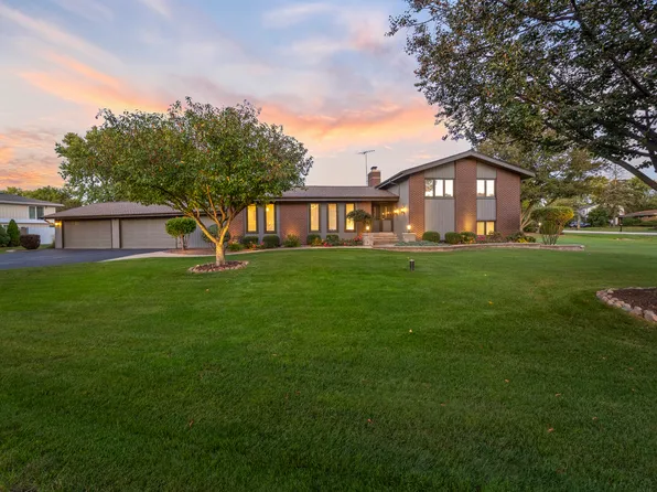 20W270 Pleasantdale Dr, Lemont, IL 60439