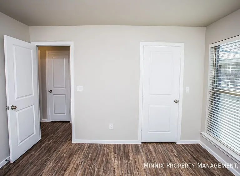 2035 Kenwood Ave — Photo 30