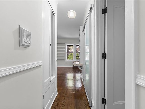 3rd image of 1633 E Hyde Park Blvd APT 1D