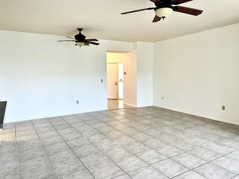 108 Half Moon Cir #B3 — Photo 6