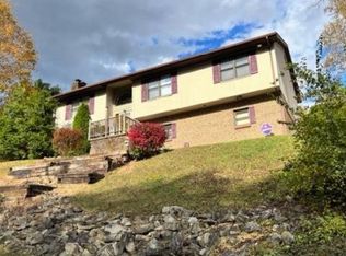 102 Stoffel Rd, Elkview, WV 25071