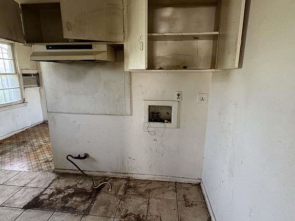 5th image of 2704 E Colgate St