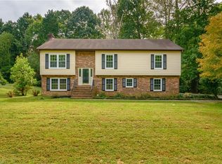 1461 Country Meadows Ln, Kernersville, NC 27284