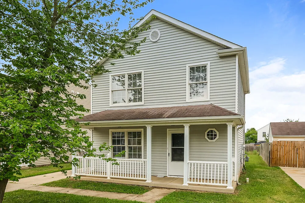 3 bed, 1.5 bath, 1214 sqft, $1,615 — Photo 1