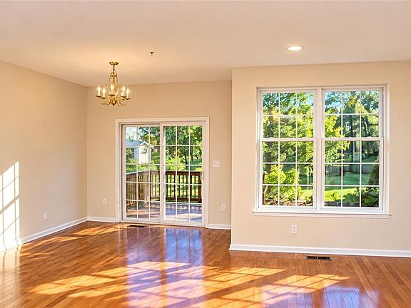 5th image of 5439 Spring Ridge Dr W