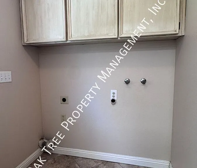 2370 Robinwood Ave — Photo 11