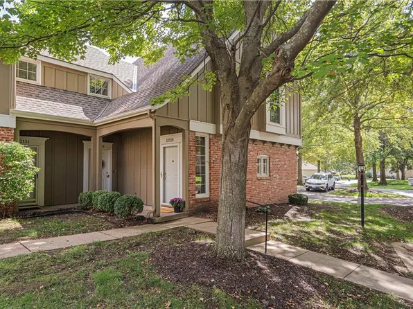 12139 Hayes St, Overland Park, KS 66213