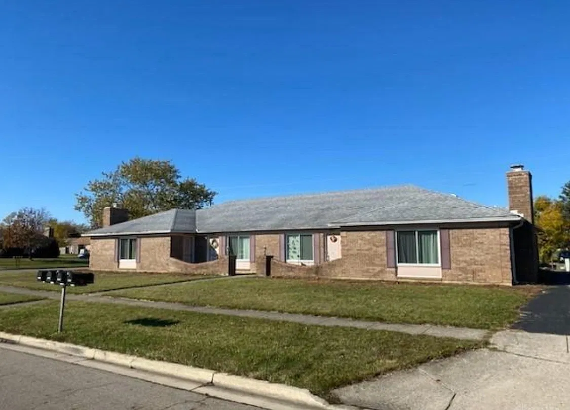 891 Heather Ct — Photo 1