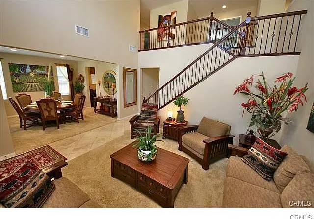 6 bed, 3650 sqft, $5,100 — Photo 2