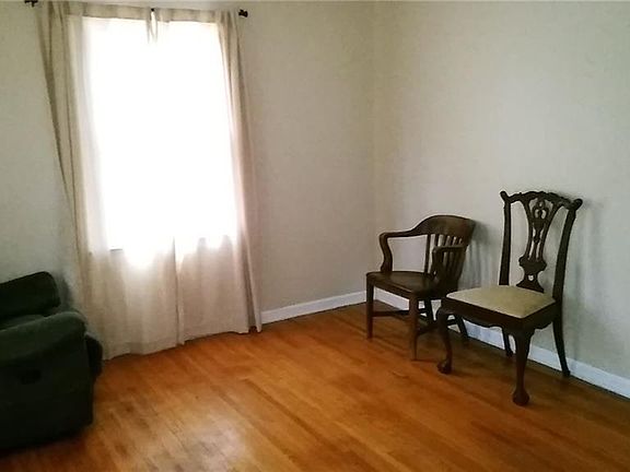 2nd image of 3914 Fairfield Dr