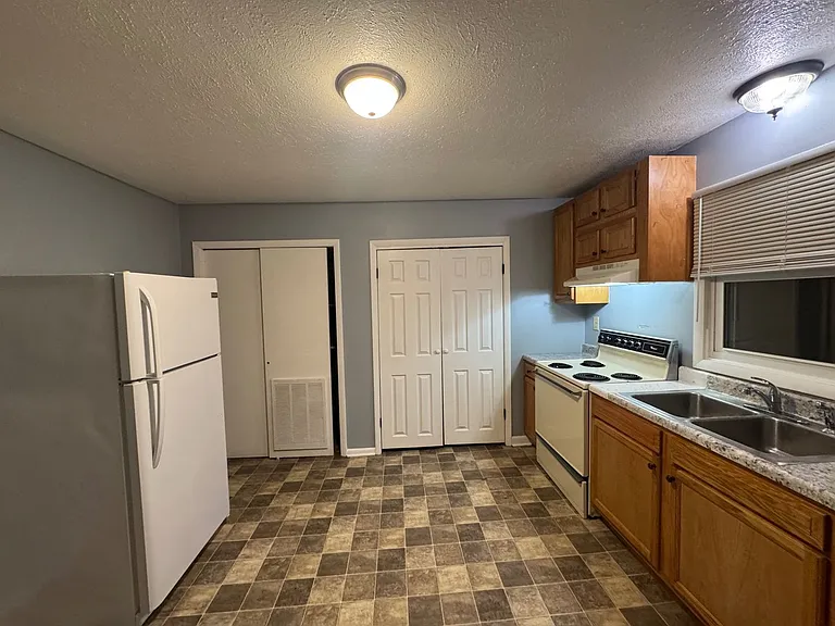324 Race St — Photo 8