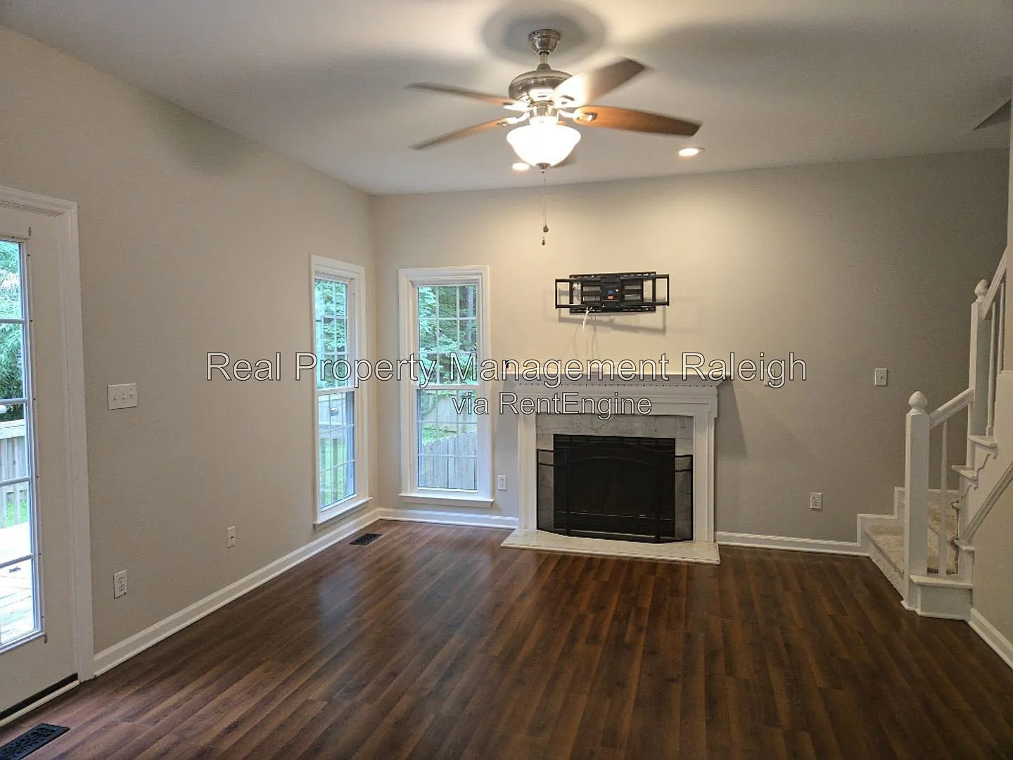 3 bed, 2.5 bath, 2219 sqft, $2,400 — Photo 2