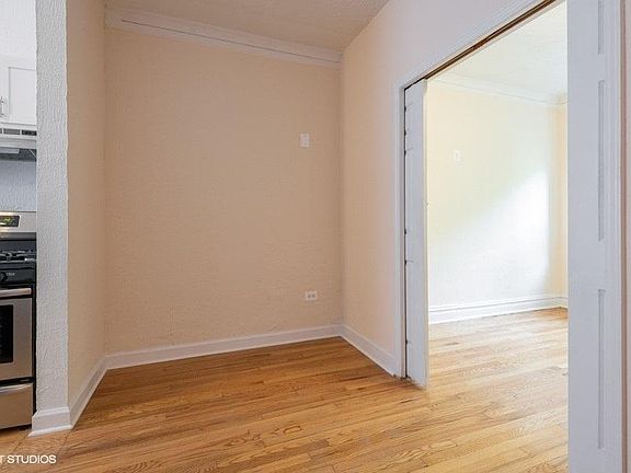 4th image of 2924 N Albany Ave #1E