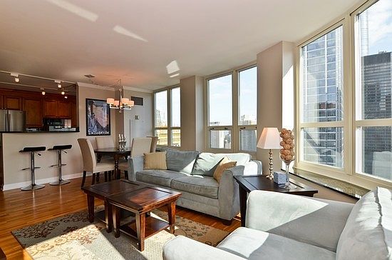 2nd image of 345 N La Salle Dr APT 4204