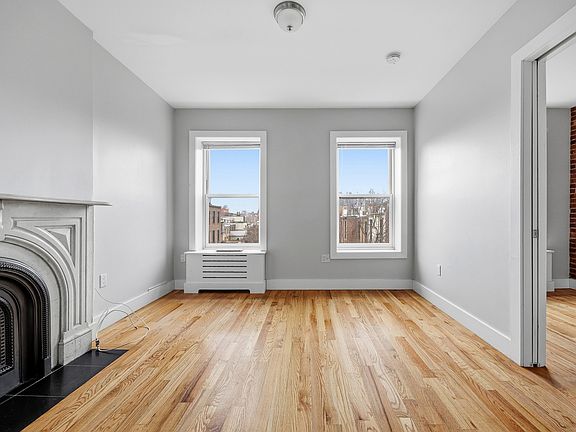 3rd image of 104 6th Ave #8A