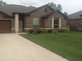 3 Briar Ct, Uvalde, TX 78801