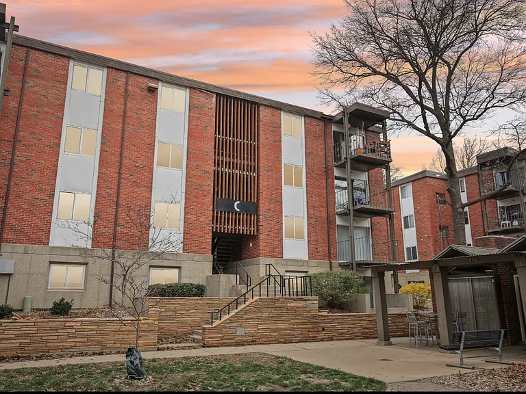 West Hills Apartments — Photo 18
