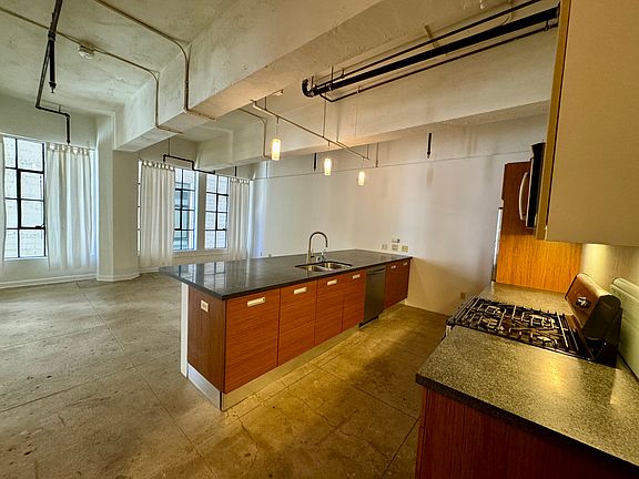 3rd image of 746 S Los Angeles St APT 608