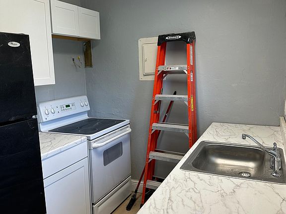 3rd image of 2535 Parkway St #2