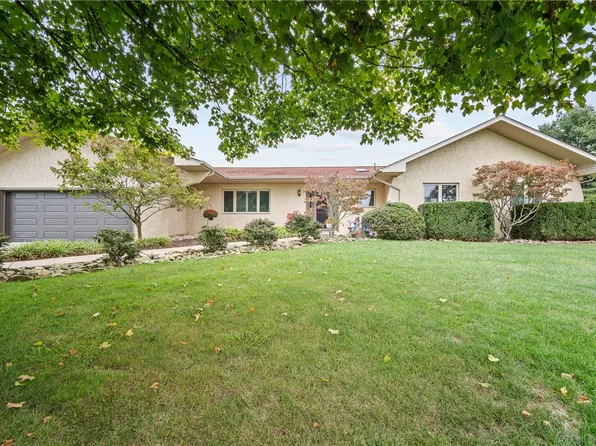 15 Longview Dr, West Newton, PA 15089