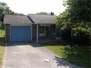 1st image of 828 Valerie Ln