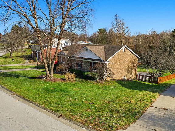 5th image of 2019 Hampstead Ln