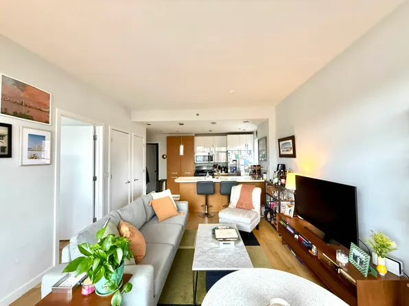 122 Vanderbilt Avenue image 1 of 10