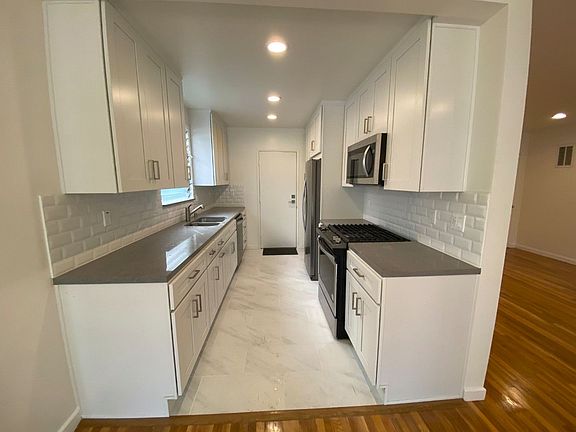 3rd image of 308 S Rexford Dr APT 1