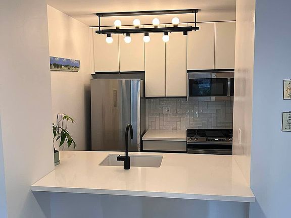 5th image of 235 W 56th St APT 29E