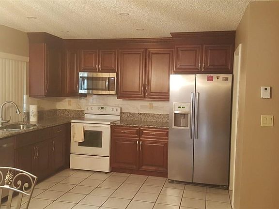 4th image of 10135 NW 31st Ct