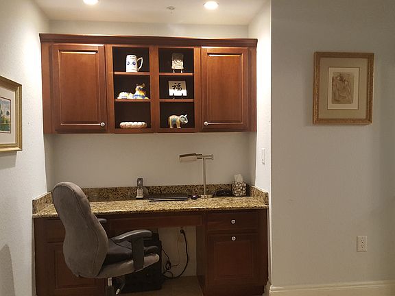 Built-in desk
