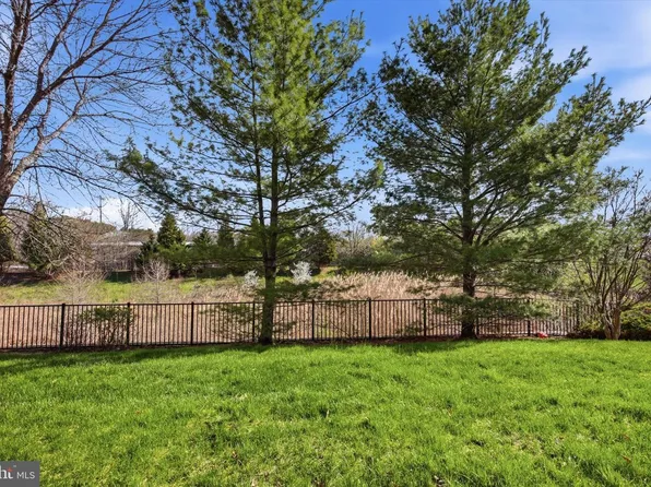 6101 Lilac Ct, Upper Gwynedd, PA 19446