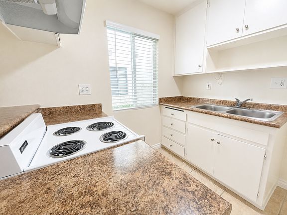 5th image of 328 W Orangewood Ave APT C