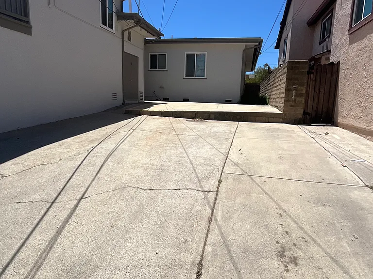 1915 Colonia Pl #B — Photo 14