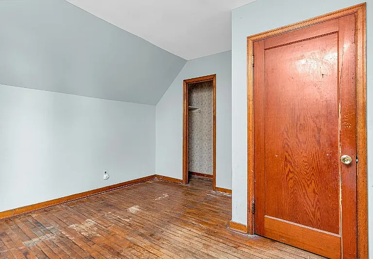 Bedroom 1 - also includes small den area