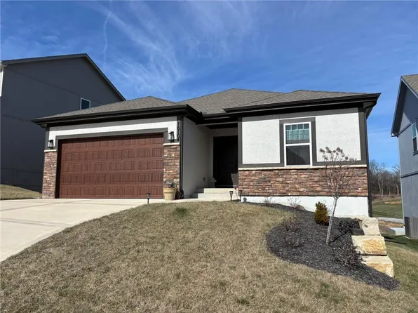 16104 Ryan Cir, Parkville, MO 64152