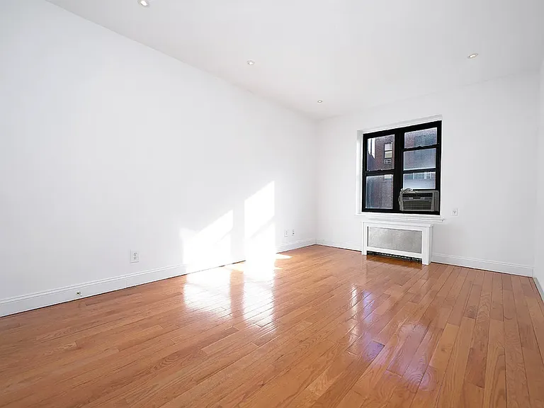312 W 23rd St #3S — Photo 9