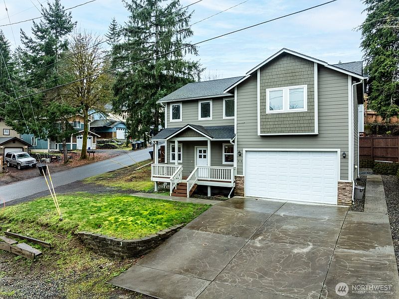 3rd image of 813 S 10th Street