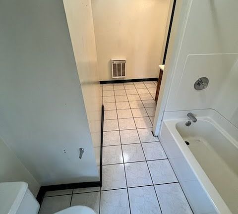 4th image of 761 W 3rd St APT 4