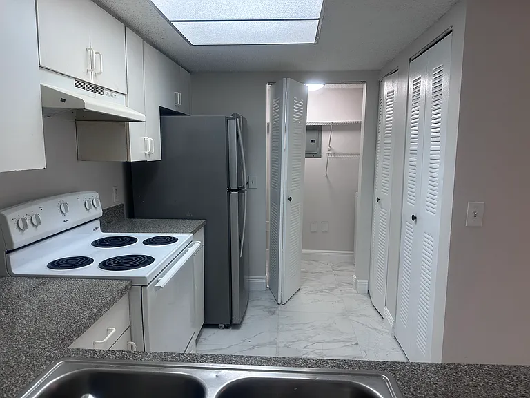 5011 Wiles Rd #207 — Photo 40