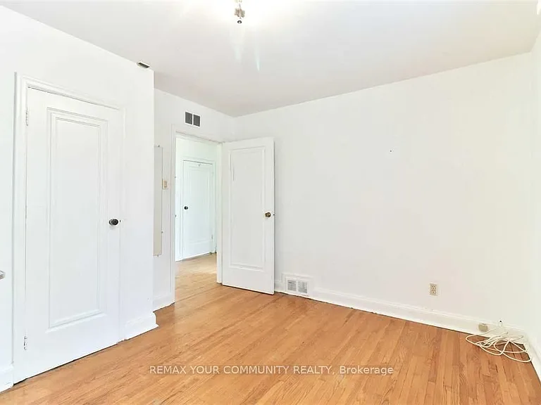 6 Lennox St #UPPER — Photo 8