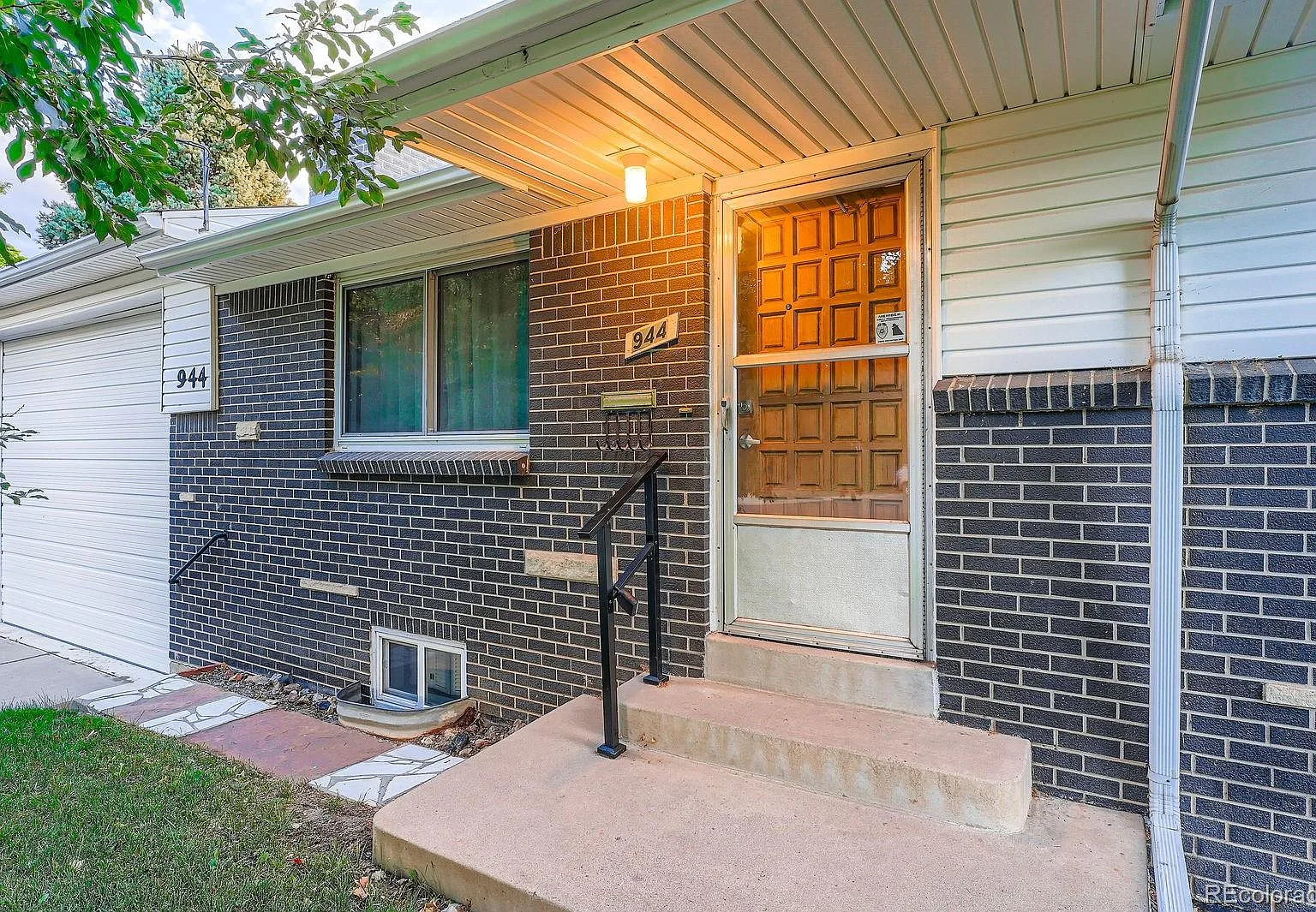 4 bed, 3.0 bath, 2400 sqft, $2,470 — Photo 3
